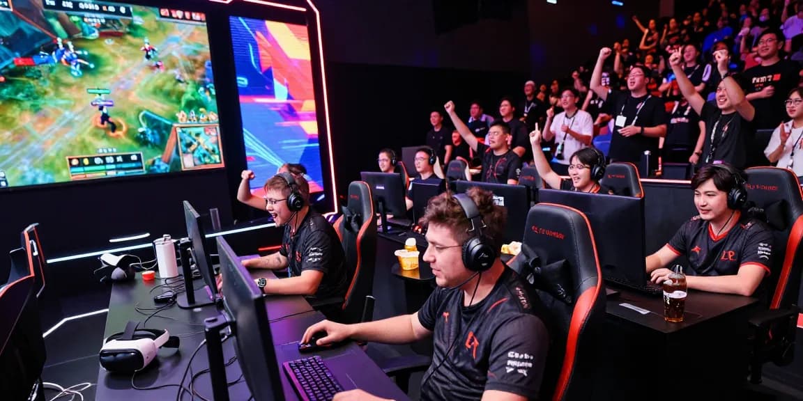 Players enjoying lucky77 eSports tournament atmosphere with engaging gameplay.